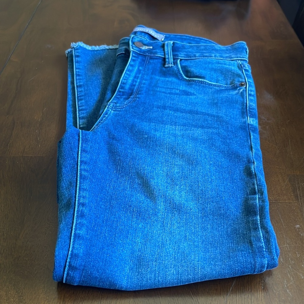 Just USA Women's skinny frayed ankle blue jeans, size 29.